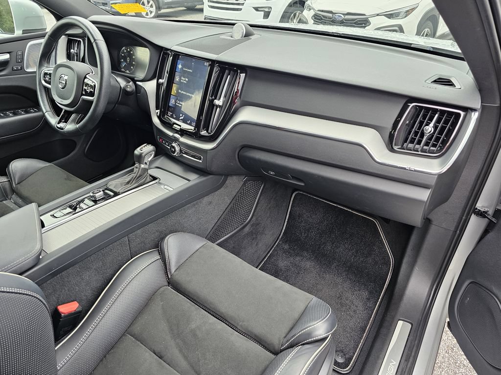 Used 2018 Volvo XC60 T6 R-Design w/ Convenience Package AWD/4WD image 11