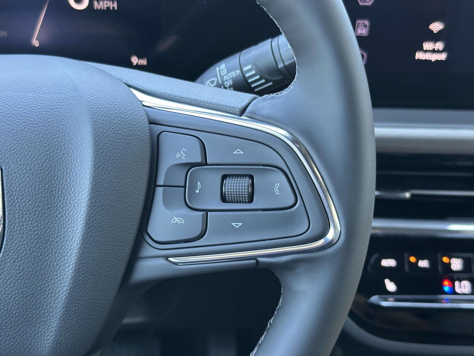 New 2025 Buick Envista Avenir image 9