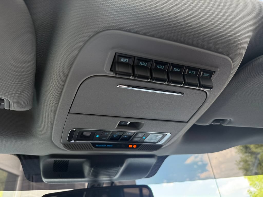 Used 2026 Ford F350 Lariat w/ Black Appearance Package AWD/4WD image 34