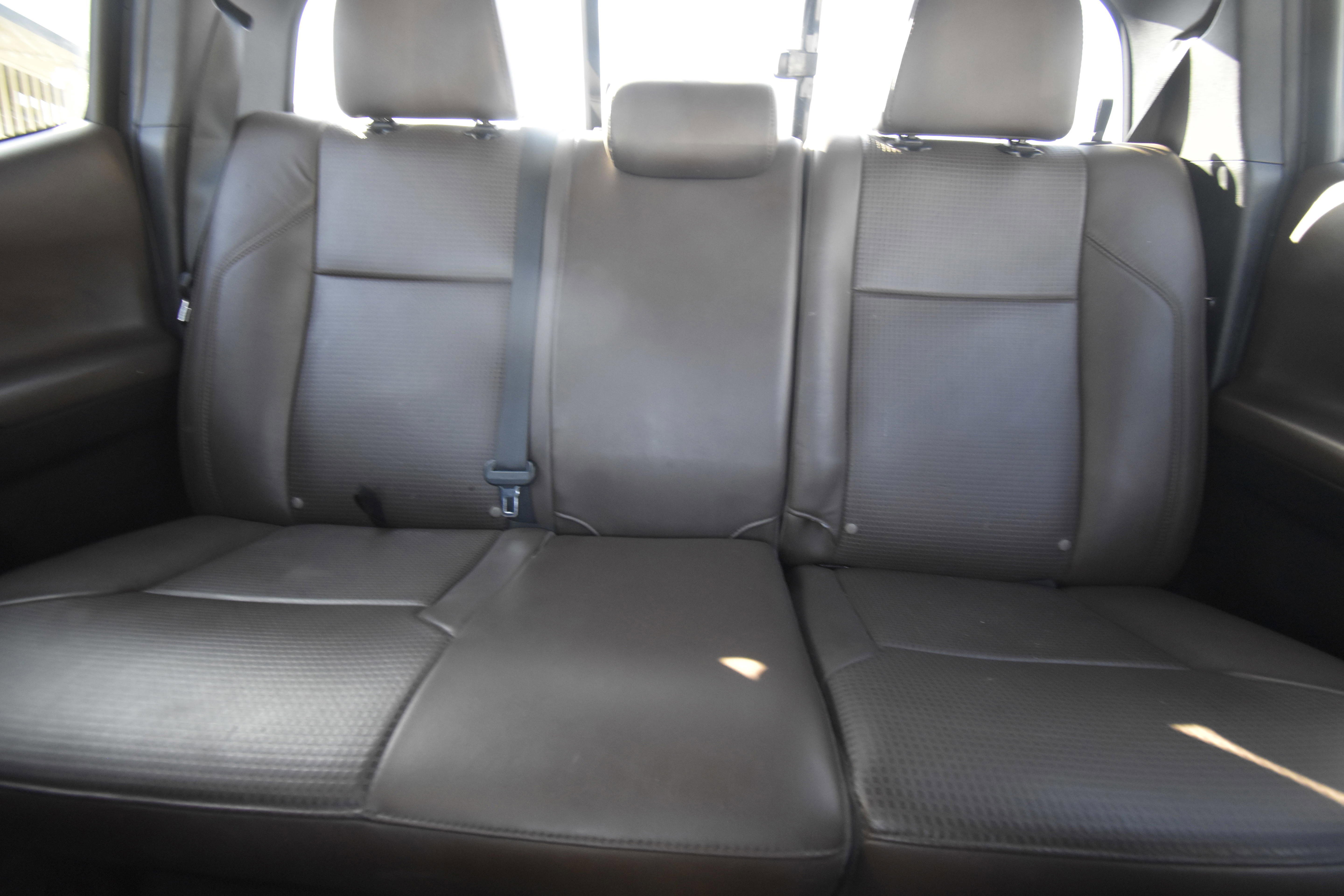 Used 2016 Toyota Tacoma Limited w/ Towing Package RWD image 10