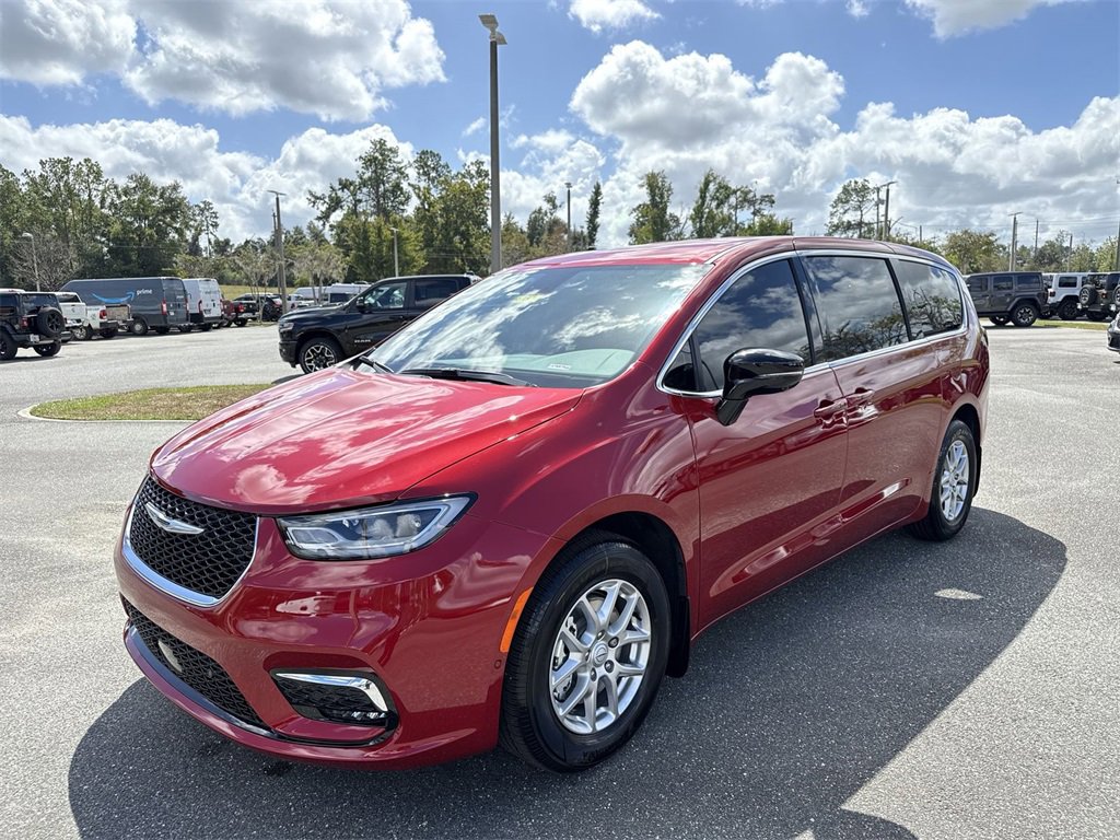 New 2026 Chrysler Pacifica Select image 6