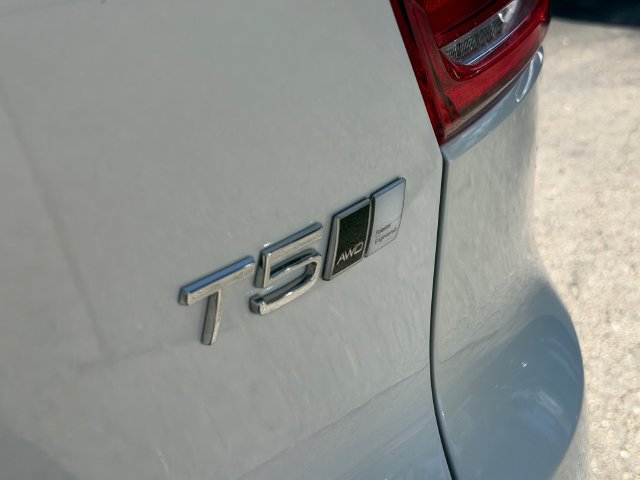 Used 2021 Volvo XC40 T5 R-Design w/ Protection Package Premier AWD/4WD image 14