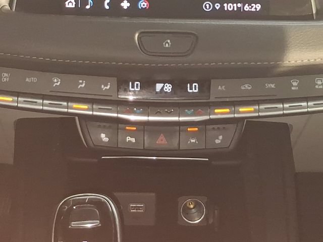Used 2023 Cadillac XT4 Luxury w/ Cold Weather Package FWD image 5