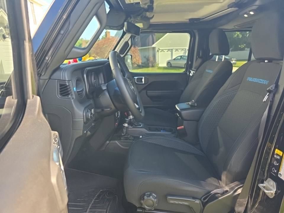 Used 2024 Jeep Wrangler Unlimited Rubicon 4xe w/ Technology Group AWD/4WD image 7