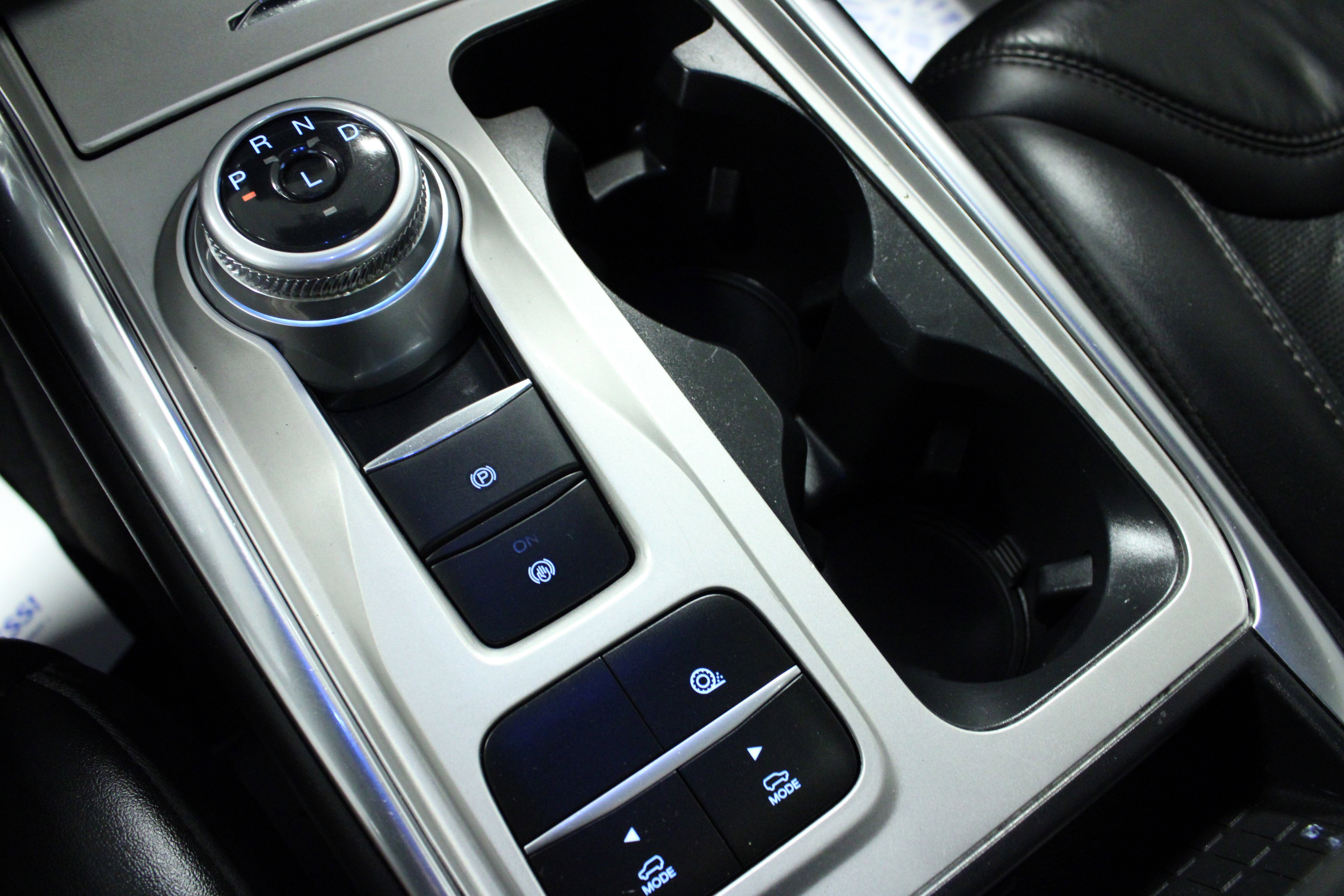 Used 2022 Ford Explorer Platinum w/ Technology Package RWD image 24