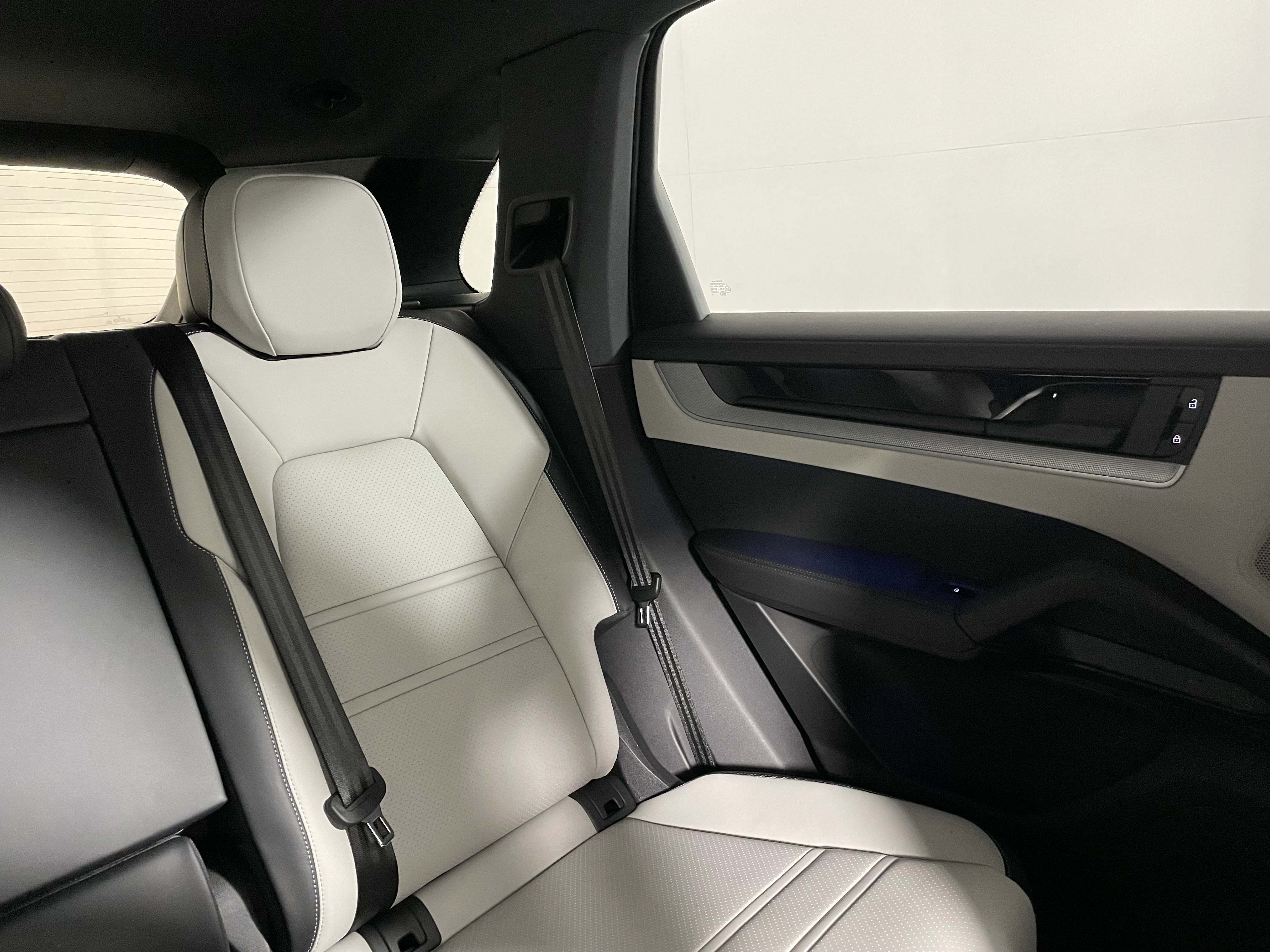 New 2026 Porsche Cayenne S image 17