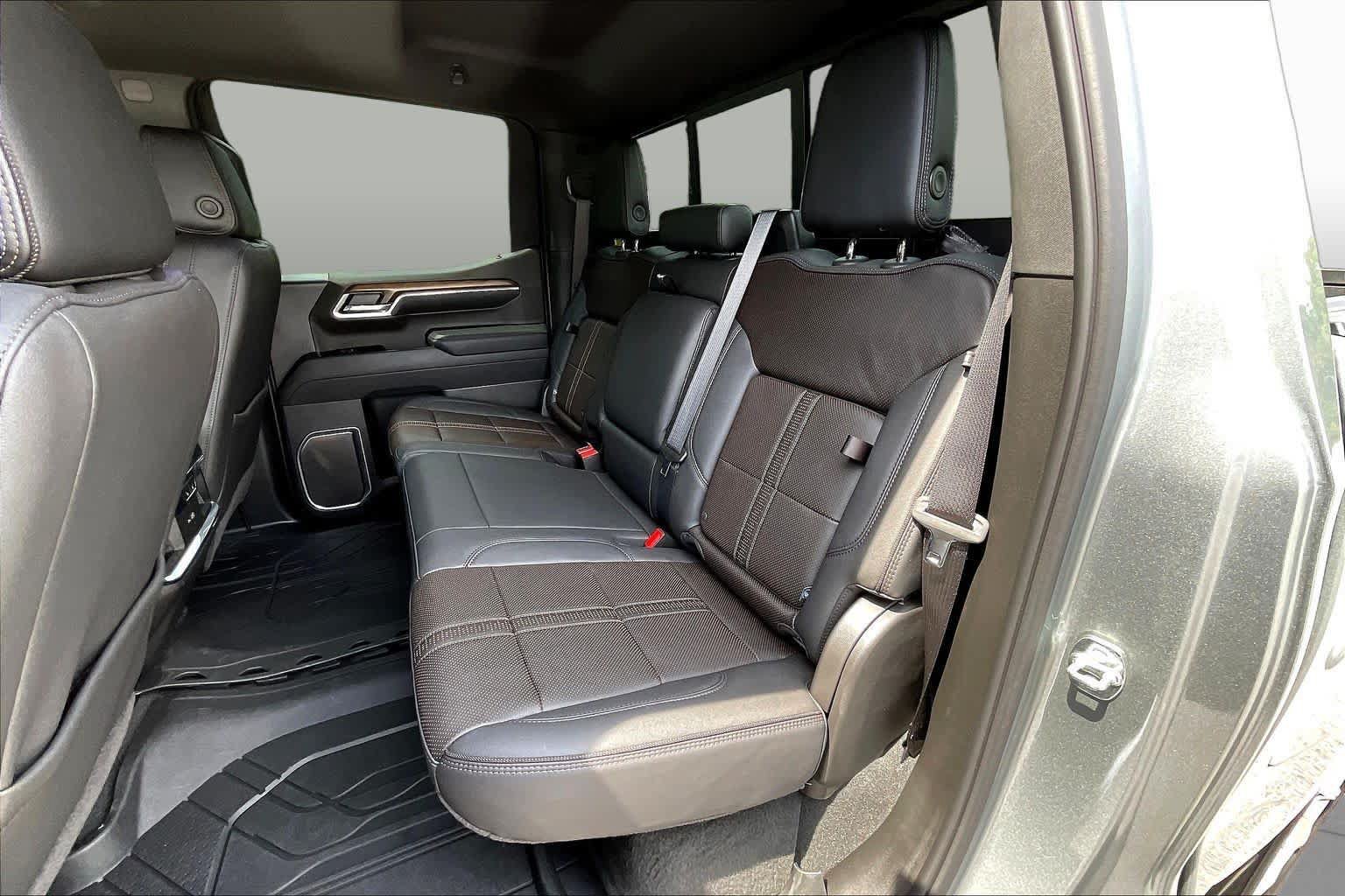 Used 2026 Chevrolet Silverado 1500 High Country w/ High Country Premium Package AWD/4WD image 38