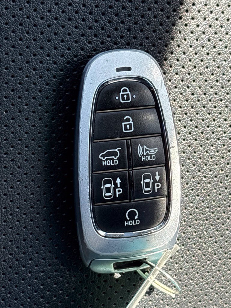 Used 2022 Hyundai Santa Fe Limited AWD/4WD image 23