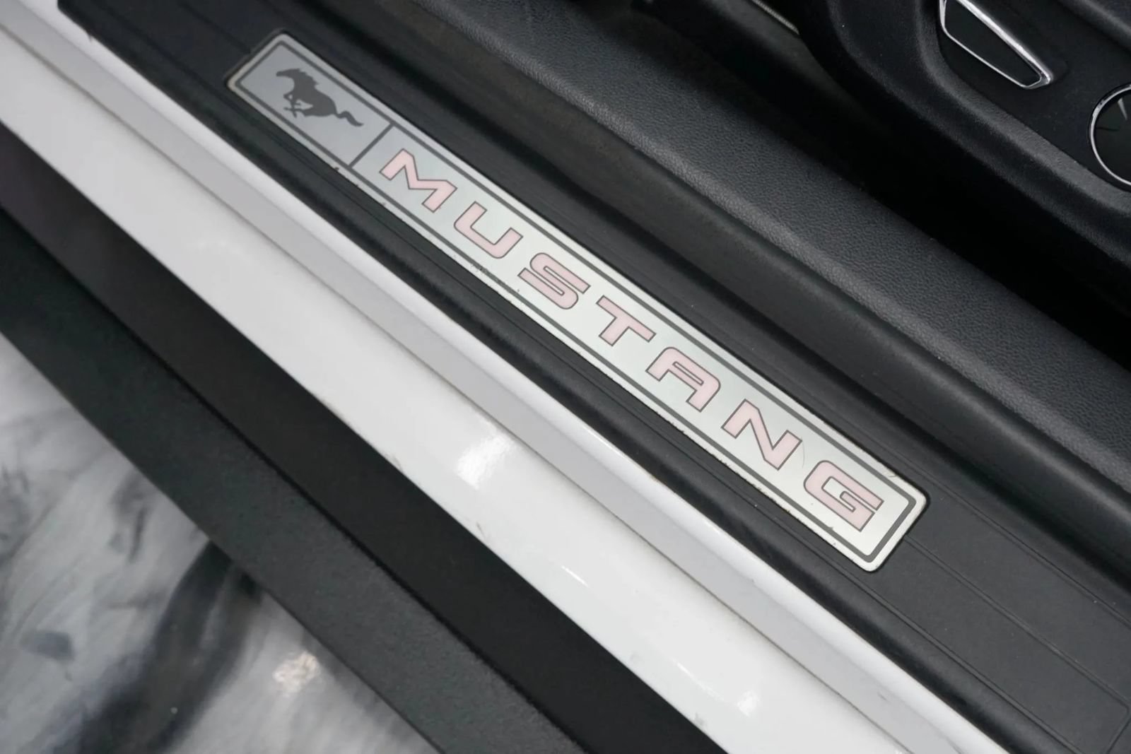 Used 2019 Ford Mustang GT Premium w/ Equipment Group 401A RWD image 39