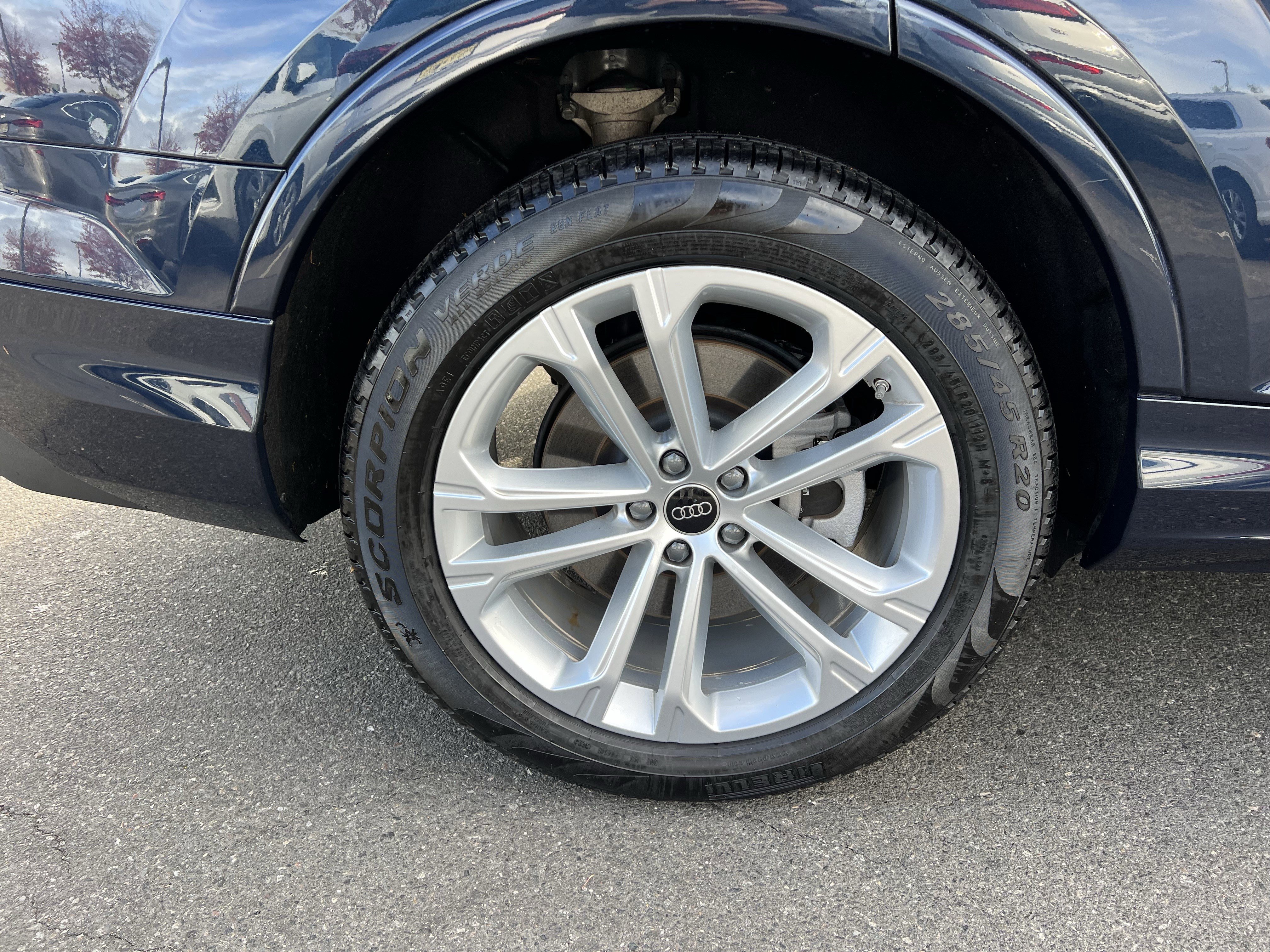 Certified 2025 Audi Q7 2.0T Premium Plus image 9