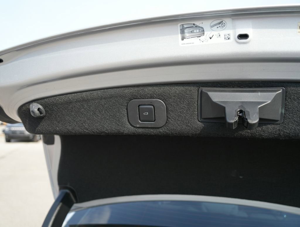 Used 2019 Lincoln Continental Reserve image 32
