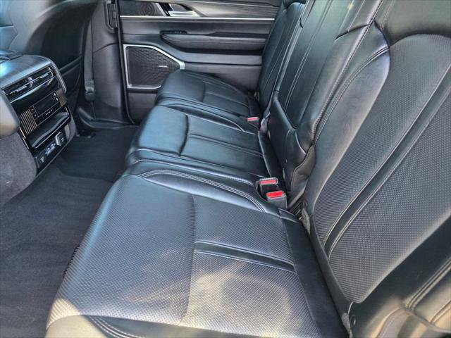 Certified 2024 Jeep Wagoneer L Series II RWD image 15