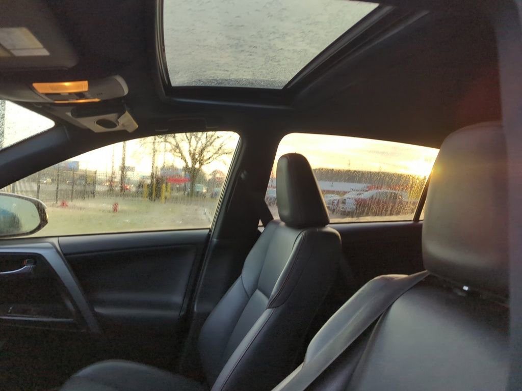 Used 2016 Toyota RAV4 SE image 8