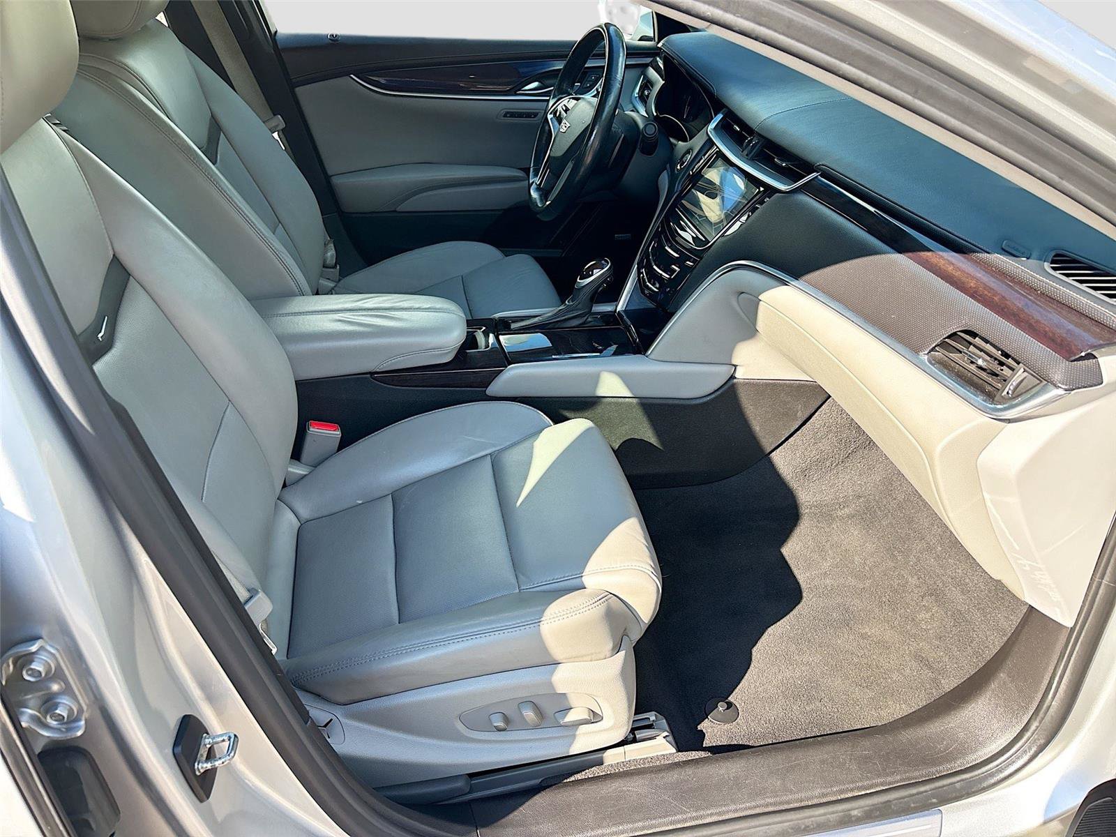 Used 2017 Cadillac XTS Luxury FWD image 28