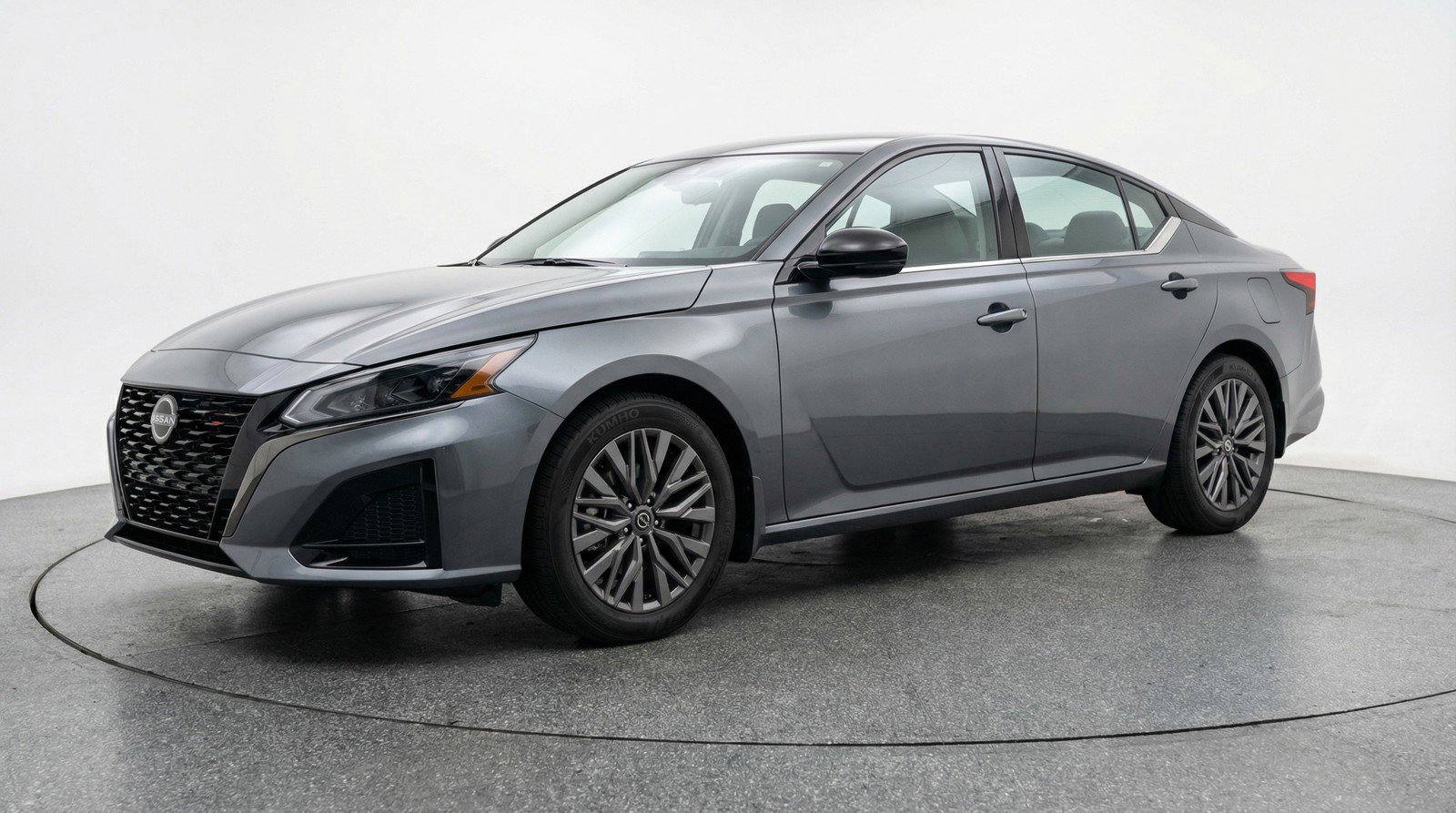 Used 2025 Nissan Altima 2.5 SV FWD image 3
