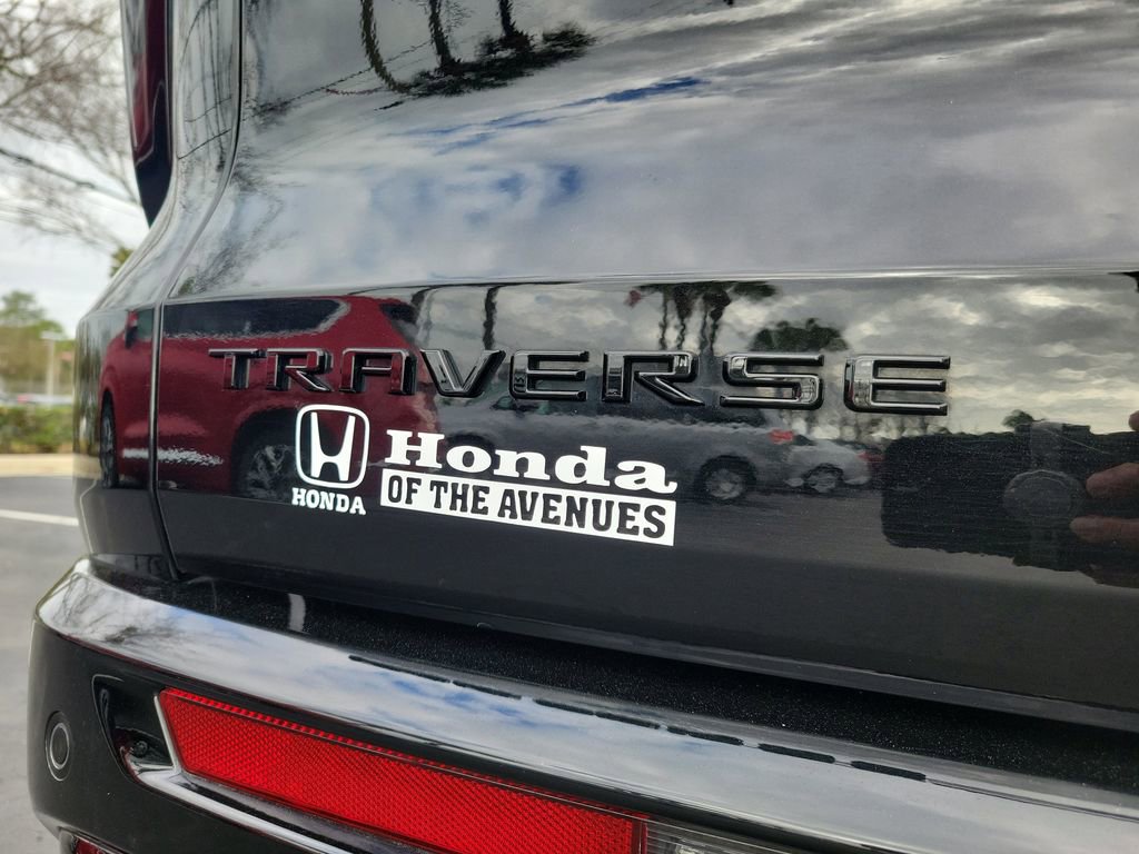 Used 2024 Chevrolet Traverse RS image 9