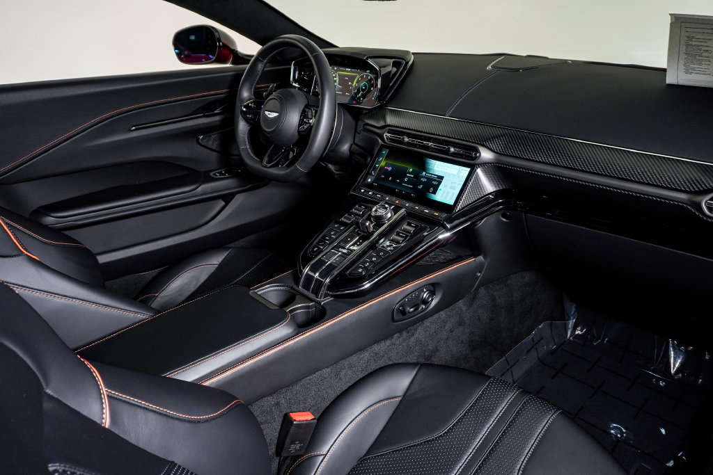 Used 2025 Aston Martin V8 Vantage Coupe RWD image 17