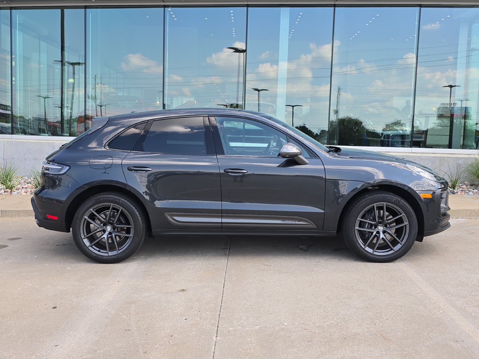Certified 2026 Porsche Macan Turbo AWD/4WD image 8