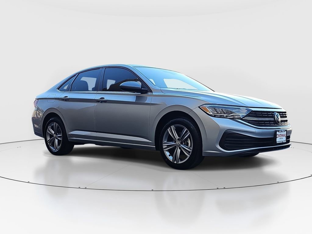 Used 2024 Volkswagen Jetta SE image 3
