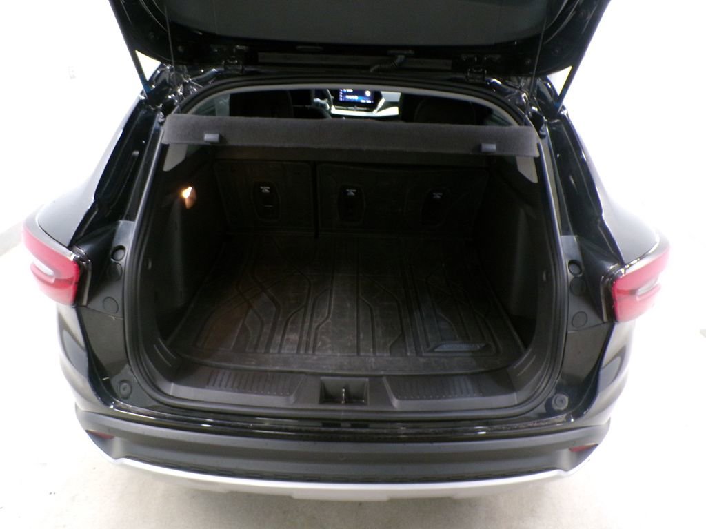 Used 2025 Chevrolet Trax LT w/ Driver Confidence Package FWD image 7