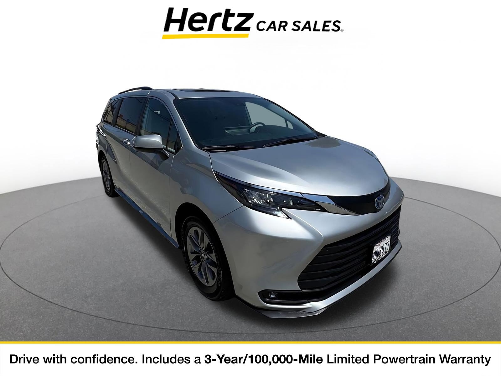 Used 2025 Toyota Sienna XLE FWD image 1
