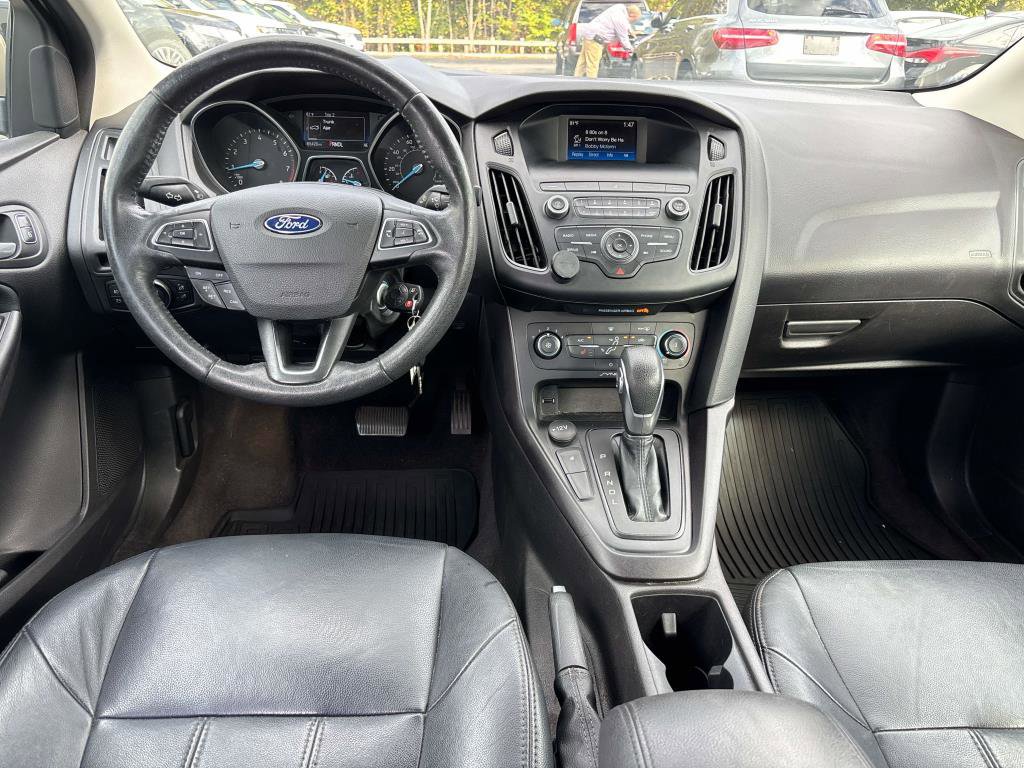 Used 2018 Ford Focus SE w/ SE Appearance Package image 9