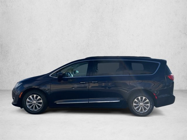 Used 2017 Chrysler Pacifica Touring-L FWD image 9