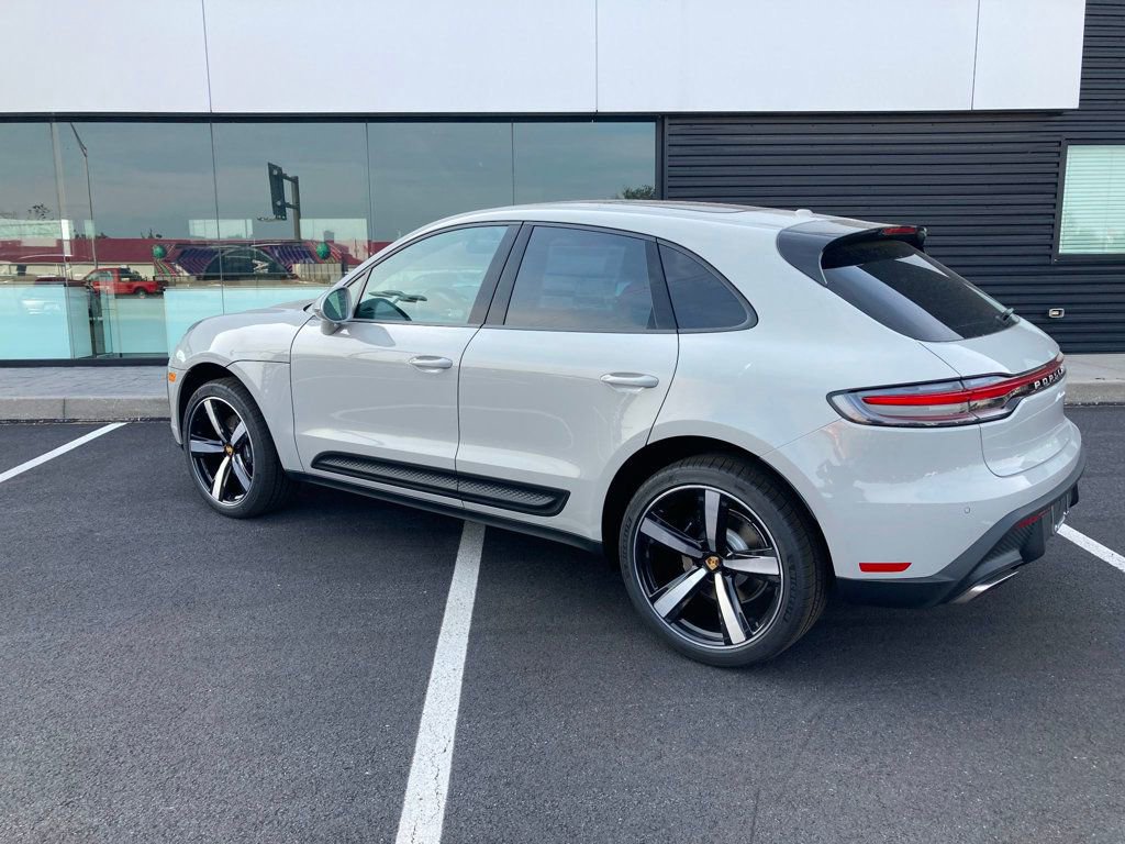 Used 2024 Porsche Macan image 11
