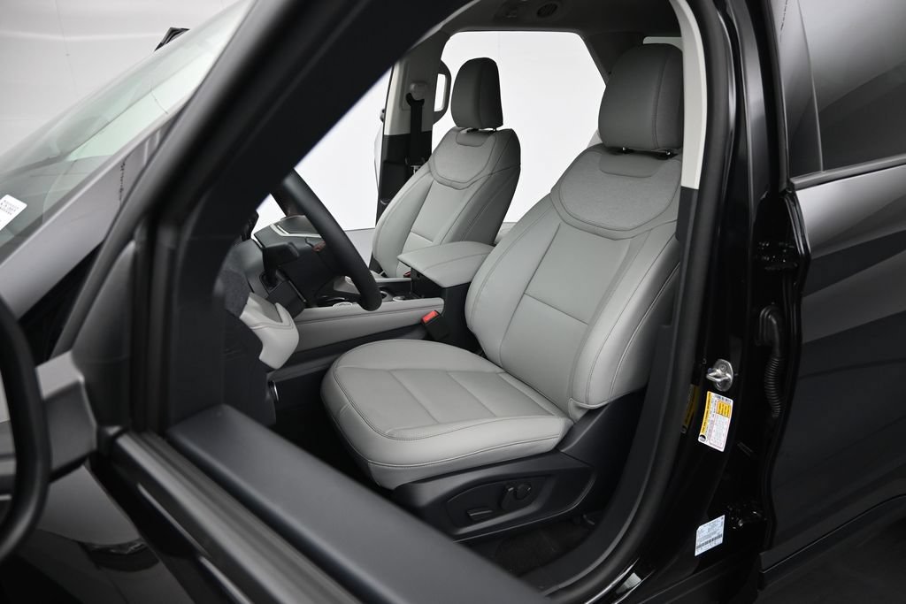 New 2026 Ford Explorer Active w/ Active Comfort Package RWD image 8