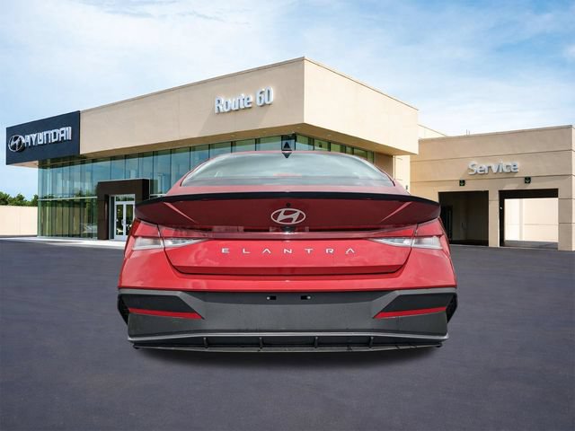 Used 2025 Hyundai Elantra Sport FWD image 5