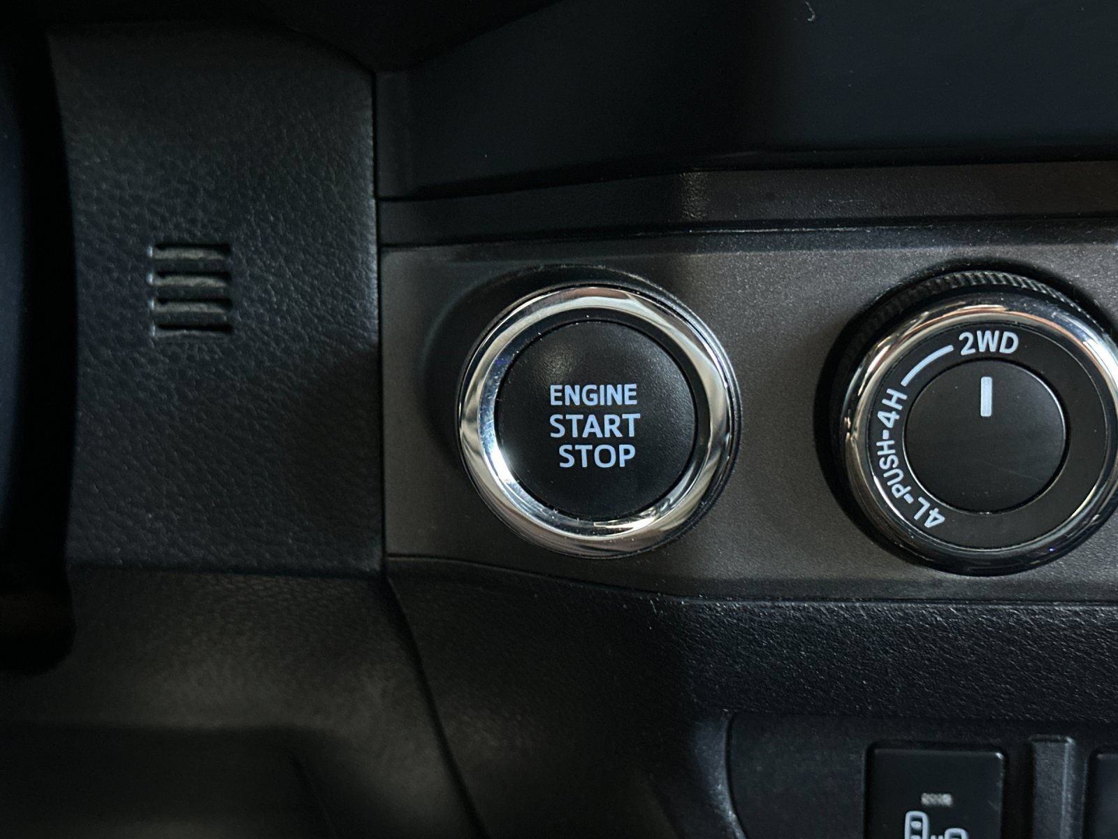 Used 2020 Toyota Tacoma TRD Off-Road w/ Technology Package AWD/4WD image 19