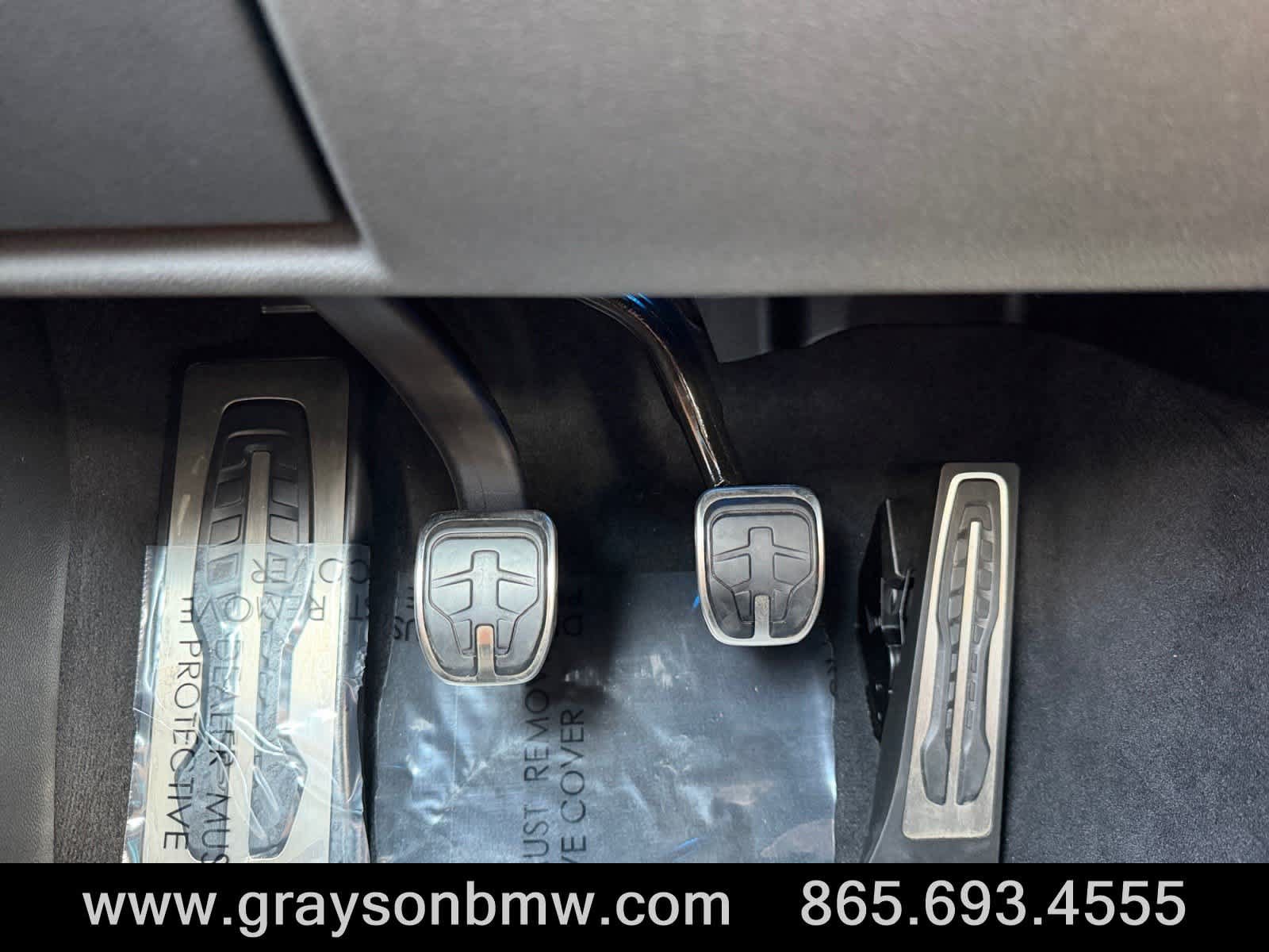 Used 2025 BMW M3 w/ M Carbon Exterior Package RWD image 29