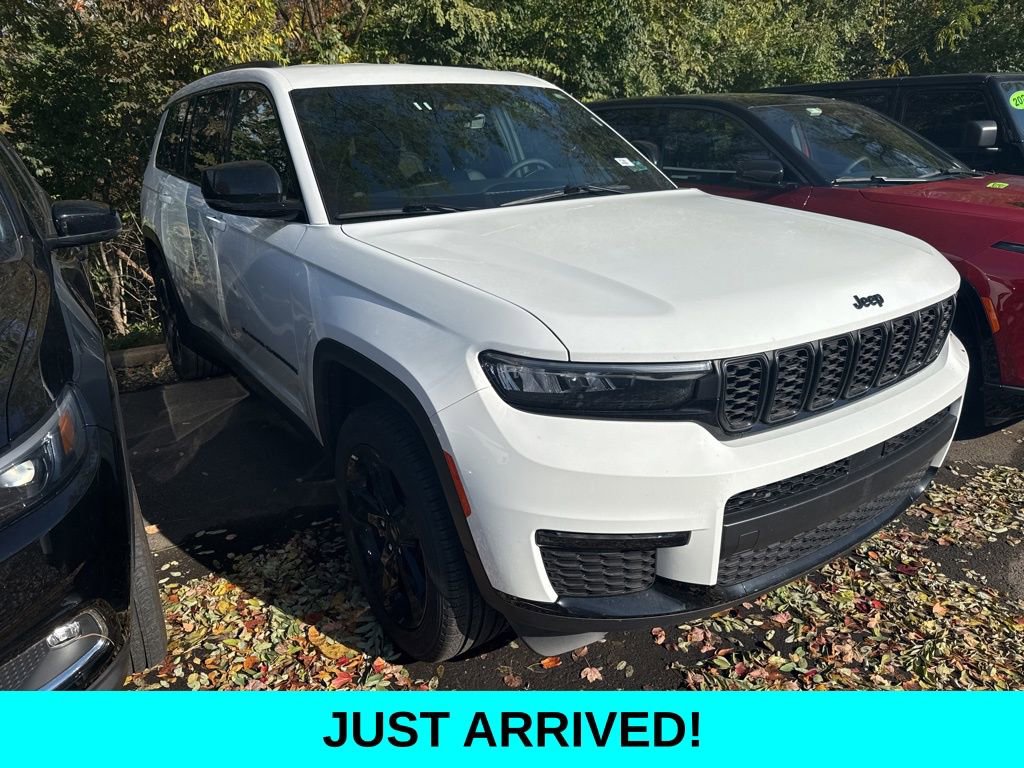 Used 2025 Jeep Grand Cherokee L Limited w/ Black Appearance Package image 2
