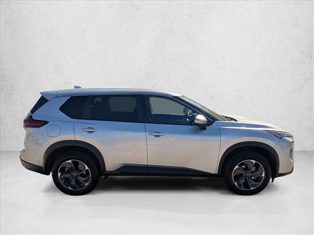 Used 2024 Nissan Rogue SV FWD image 4