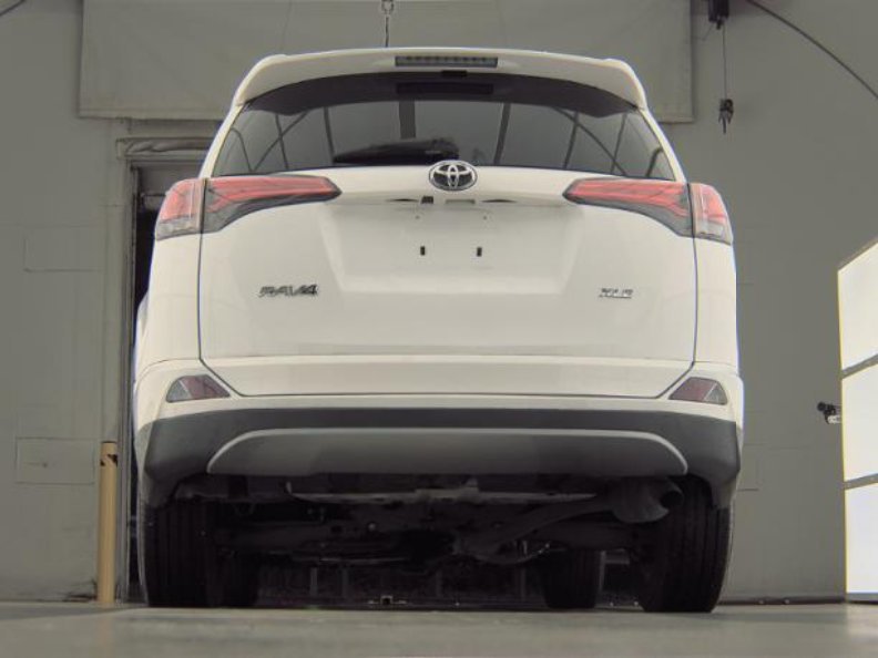 Used 2018 Toyota RAV4 XLE image 16