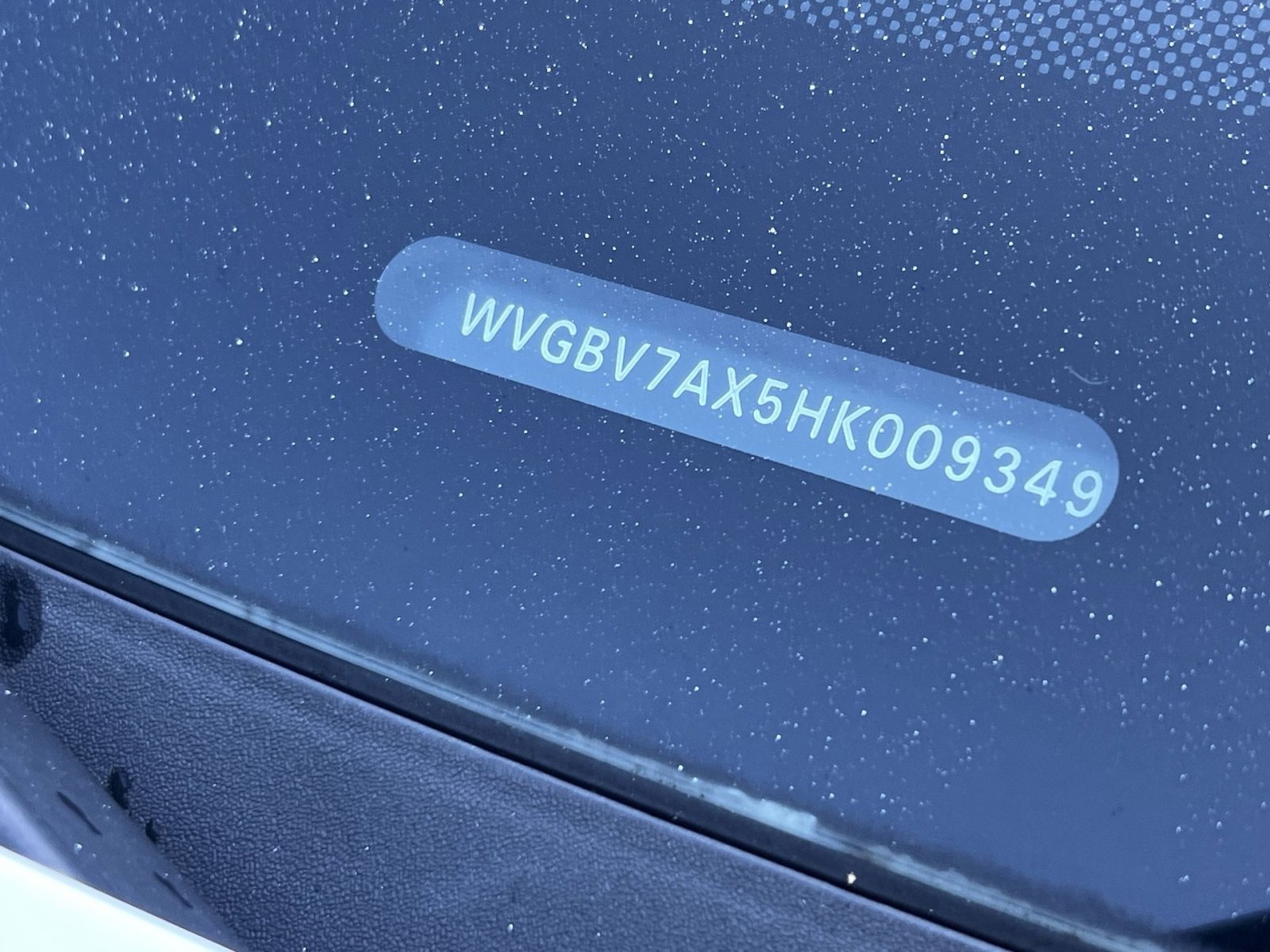 Used 2017 Volkswagen Tiguan S image 33