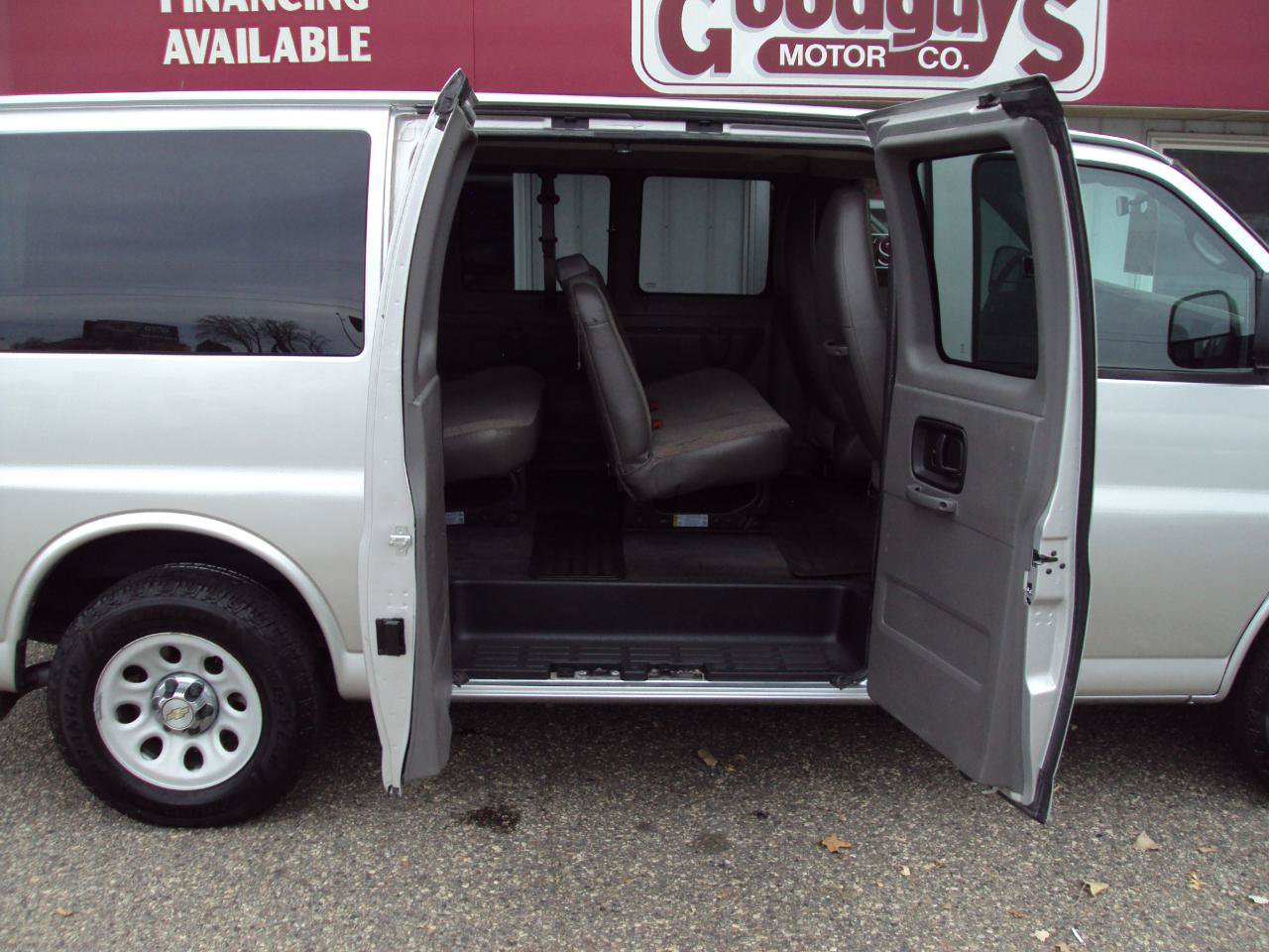 Used 2013 Chevrolet Express 1500 LT w/ LT Preferred Equipment Group AWD/4WD image 10