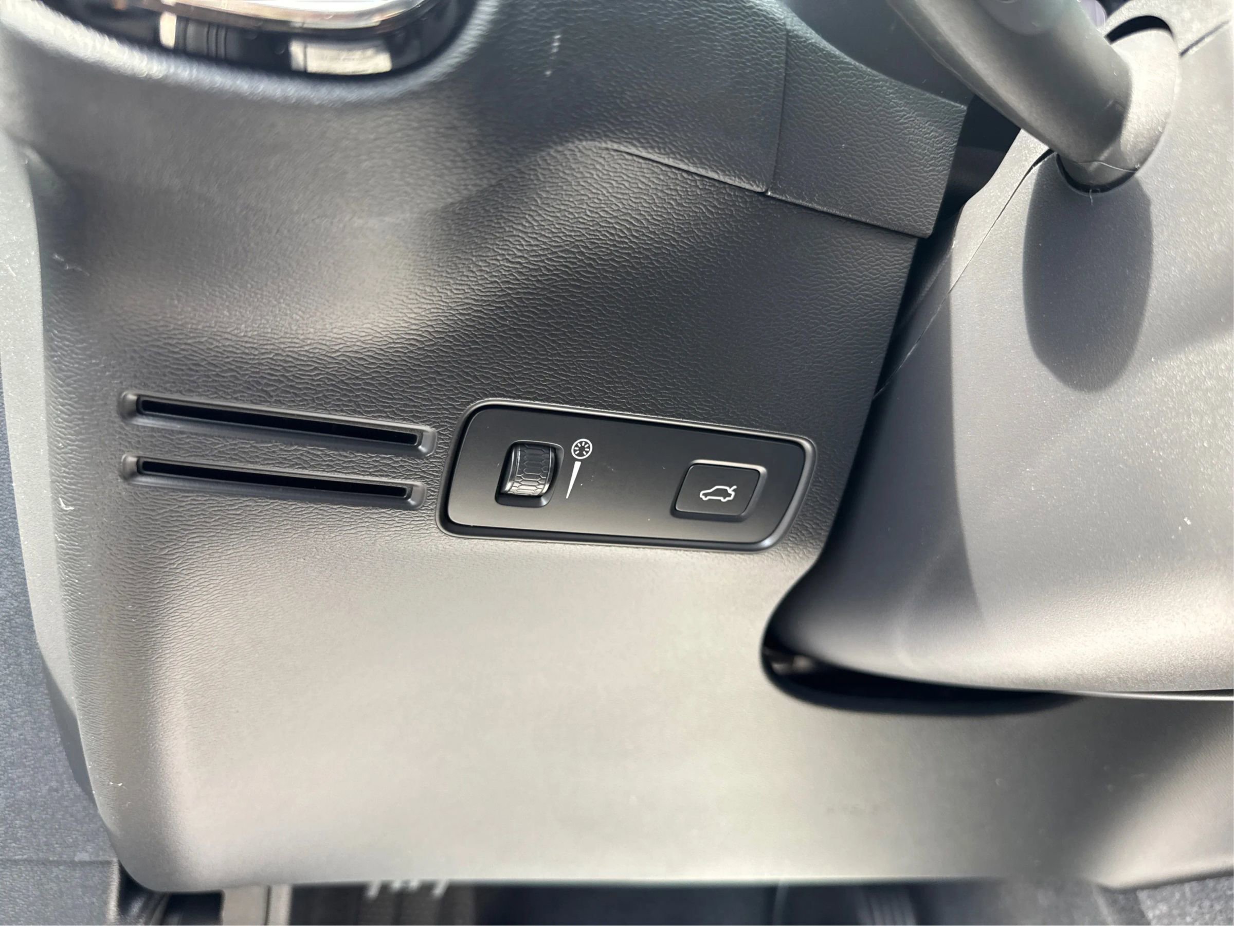 Used 2022 Volvo C40 P8 Recharge Ultimate image 22