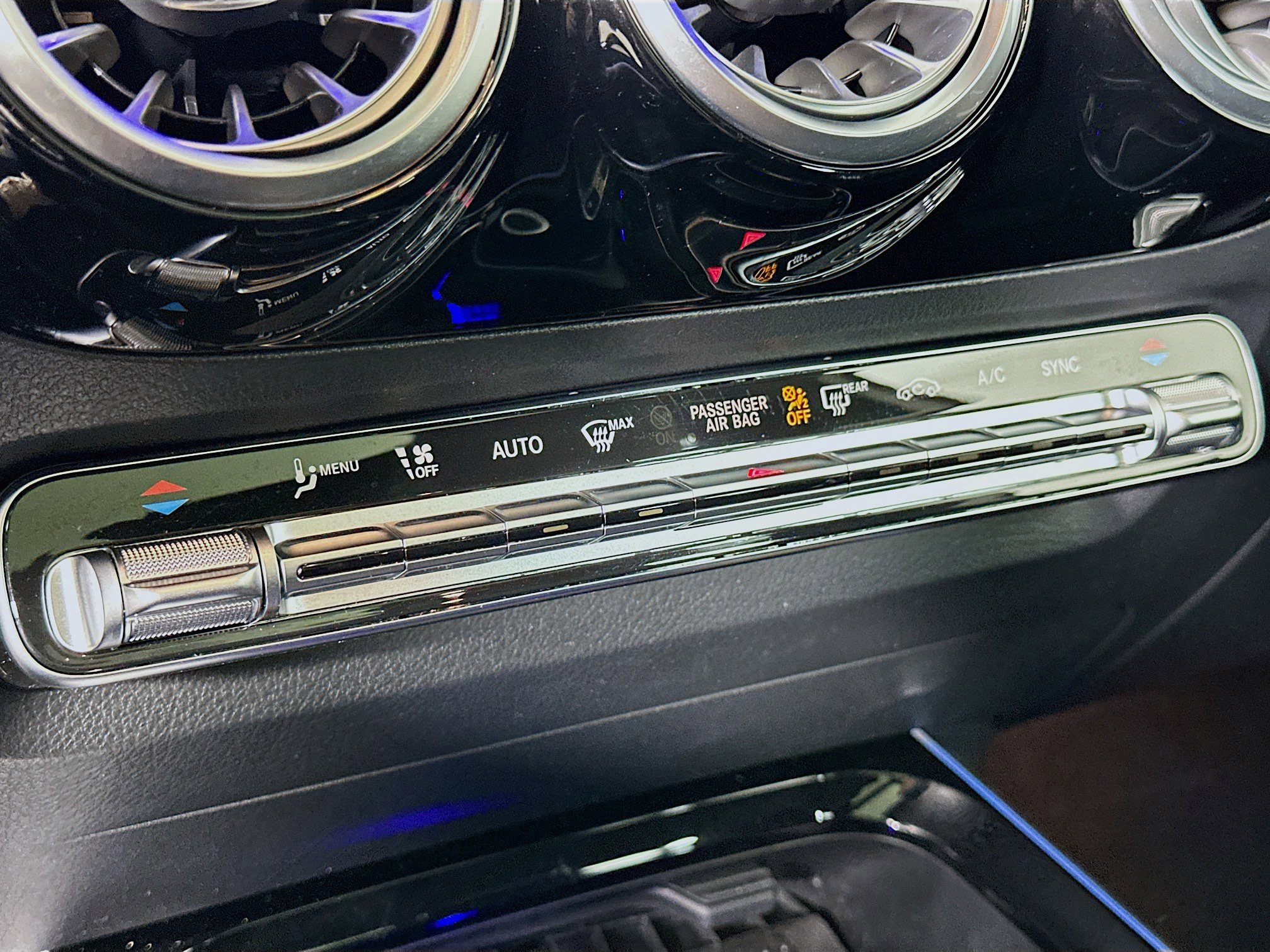 Used 2024 Mercedes-Benz GLA 250 4MATIC image 24