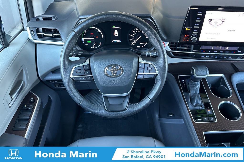 Used 2022 Toyota Sienna XLE image 17