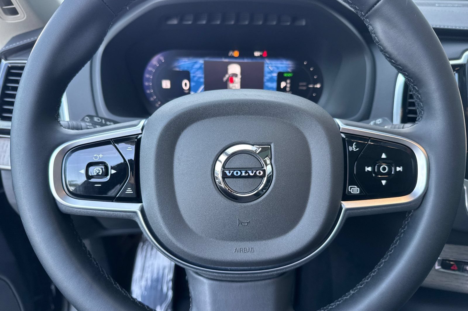 Used 2025 Volvo XC90 T8 Ultra w/ Protection Package Premier AWD/4WD image 28