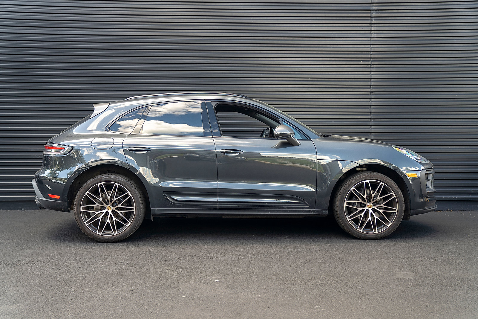 Certified 2026 Porsche Macan Turbo AWD/4WD image 28