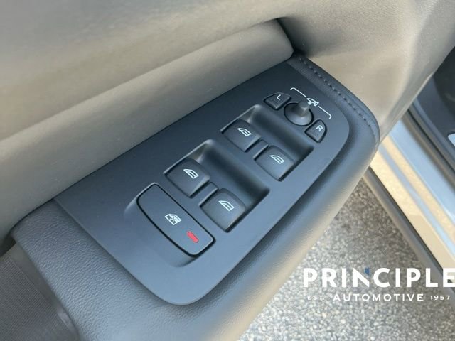 Certified 2025 Volvo XC60 B5 Core image 25