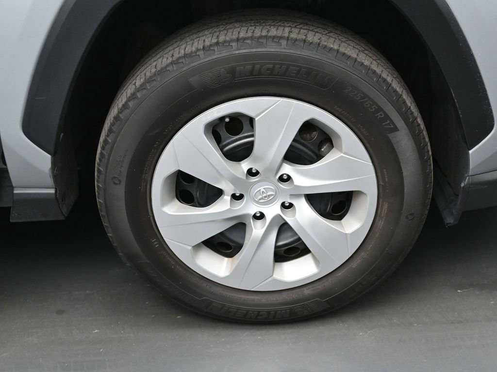 Certified 2022 Toyota RAV4 LE AWD/4WD image 36