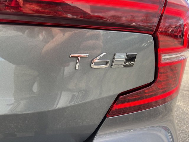 Used 2020 Volvo S60 T6 Inscription w/ Protection Package Premier image 9
