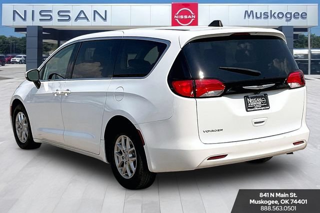 Used 2023 Chrysler Voyager LX FWD image 4