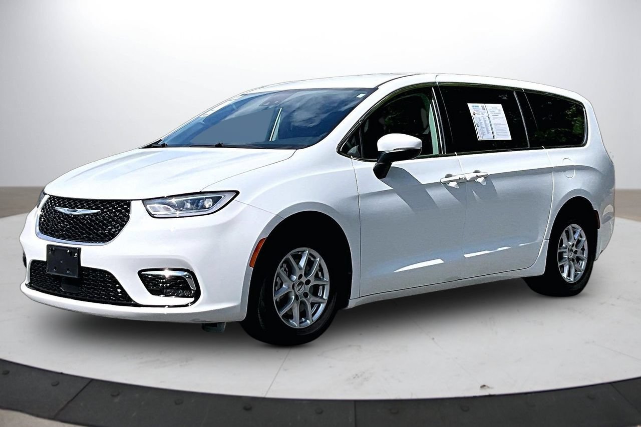Certified 2023 Chrysler Pacifica Touring-L FWD image 4