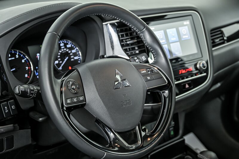 Used 2020 Mitsubishi Outlander SE FWD image 19