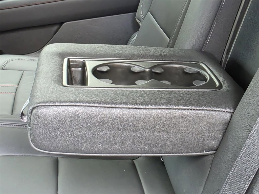 Used 2024 Chevrolet Suburban RST image 11