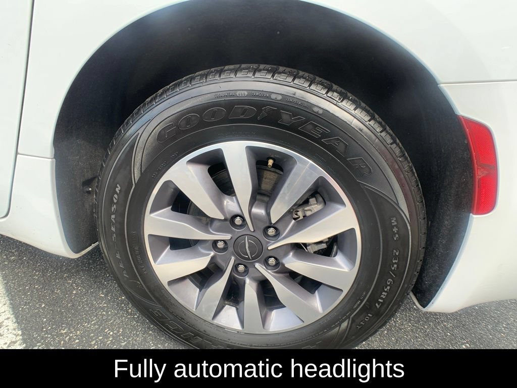 Used 2023 Chrysler Pacifica Touring-L FWD image 32